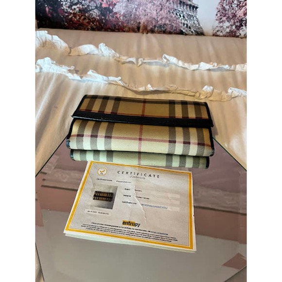 Burberry Original Wallet - Picture 9 of 9